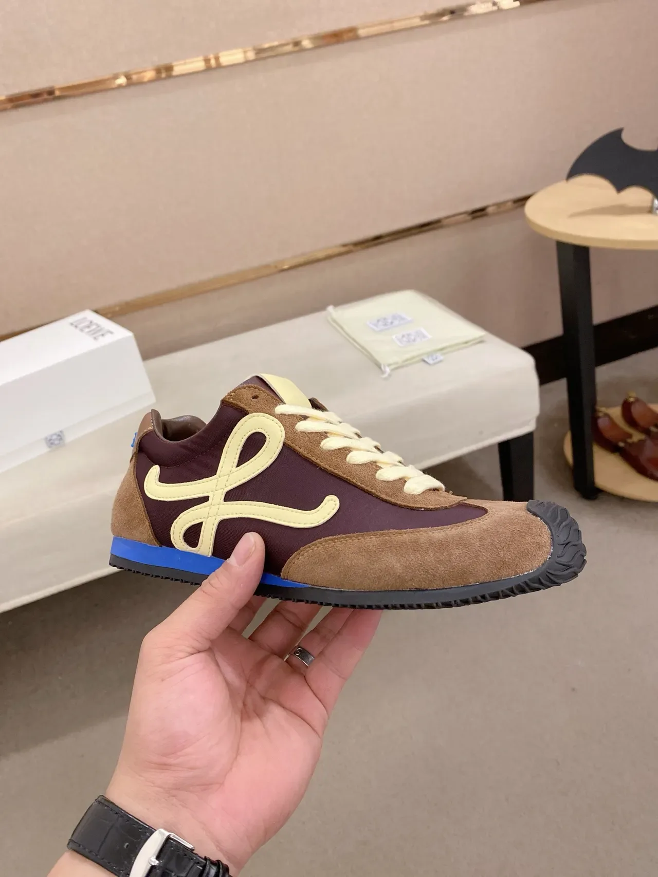 Loewe Anagram Sneaker Marron Bordeaux Crème Chaussures Lifestyle 4