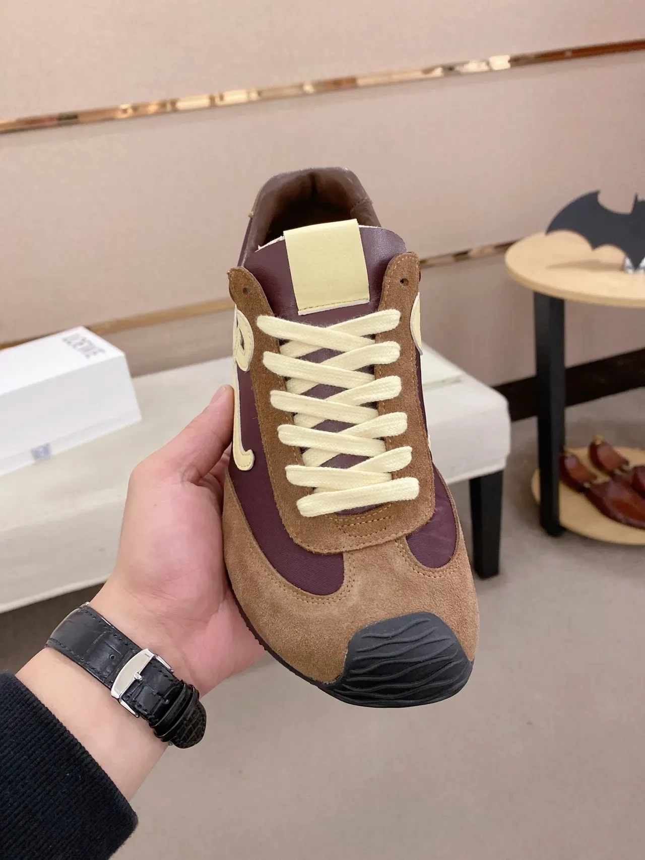 Loewe Anagram Sneaker Marron Bordeaux Crème Chaussures Lifestyle 5