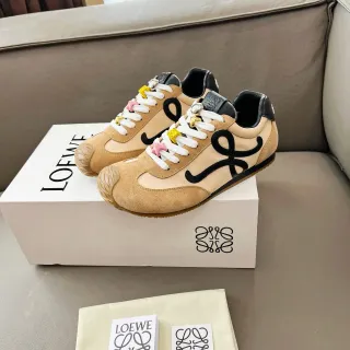 Loeve Flow Runner Beige Black Anagram Logo أحذية رياضية أسلوب حياة