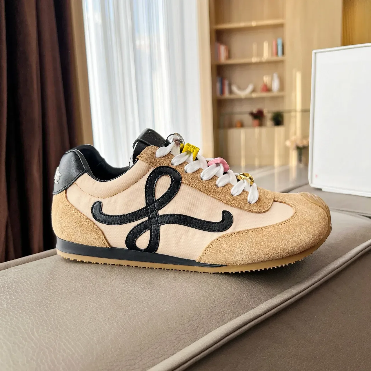 Loewe Flow Runner Beige Black Anagram Logo Sneakers style de vie 2