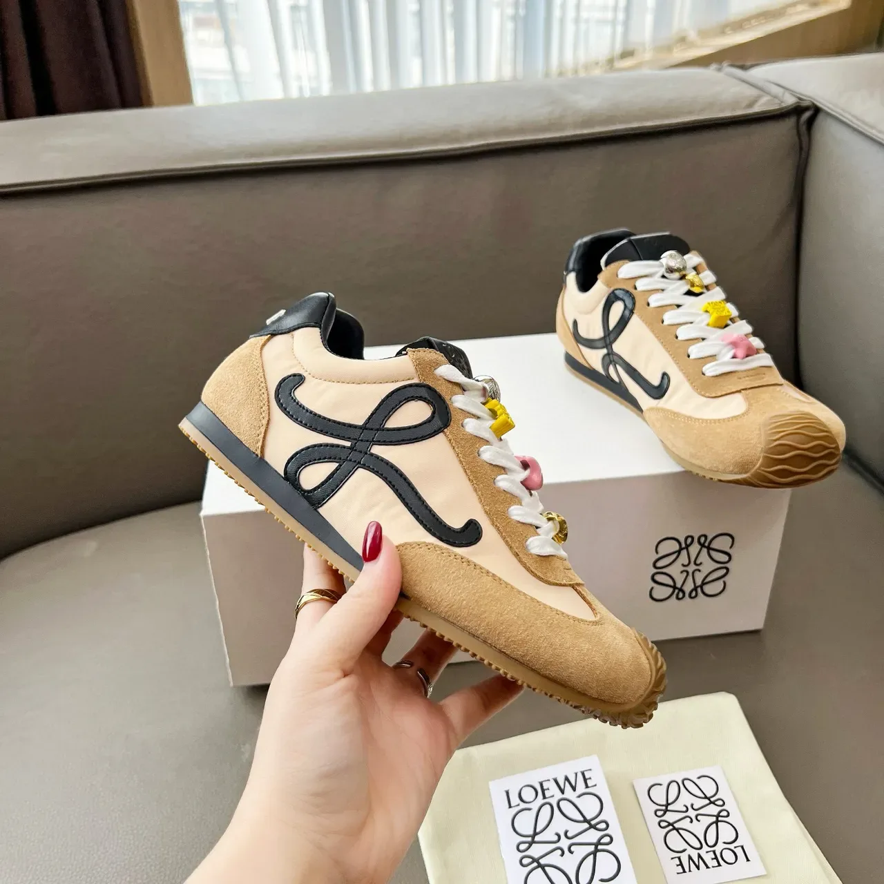 Loewe Flow Runner Beige Black Anagram Logo Sneakers style de vie 4