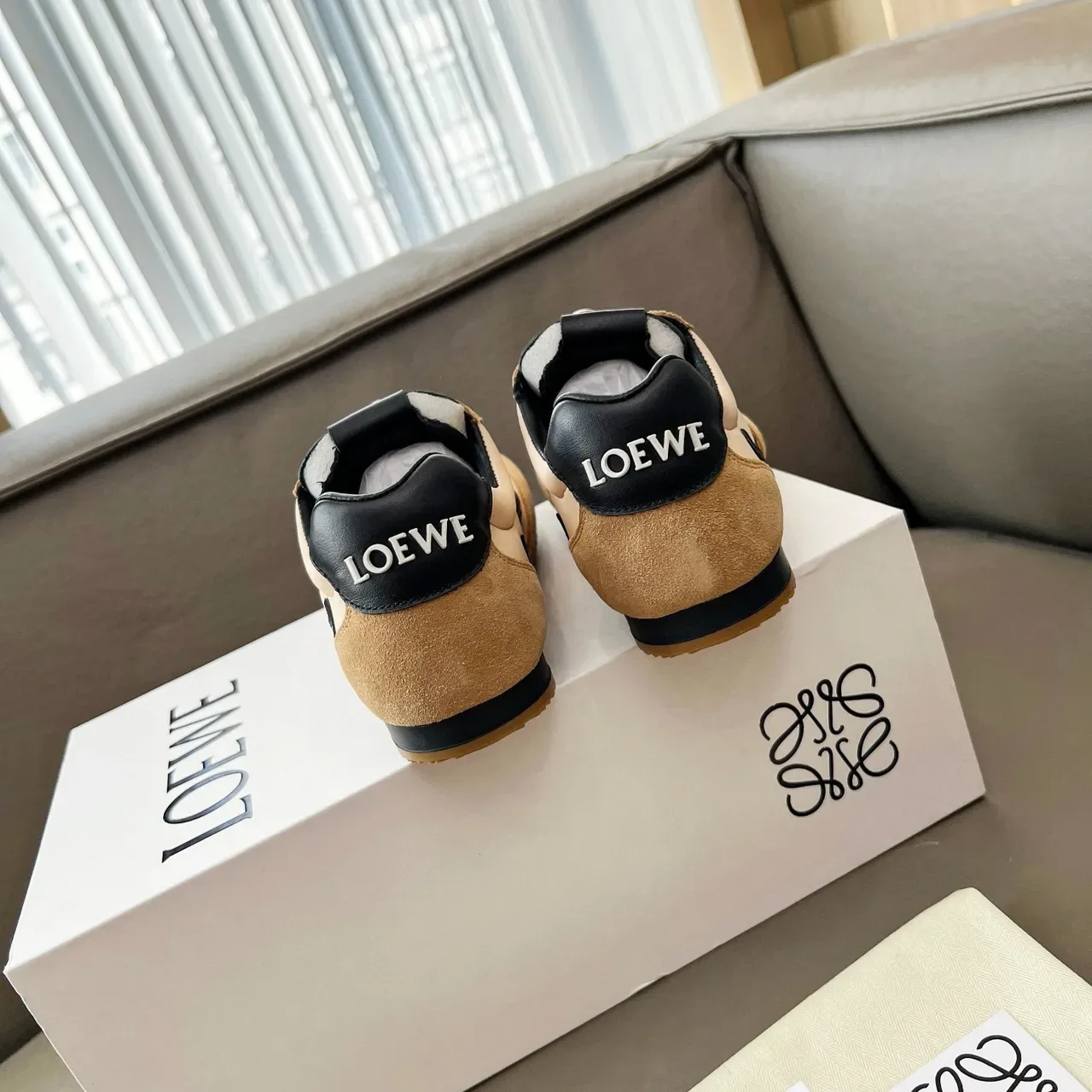Loewe Flow Runner Beige Black Anagram Logo Sneakers style de vie 5