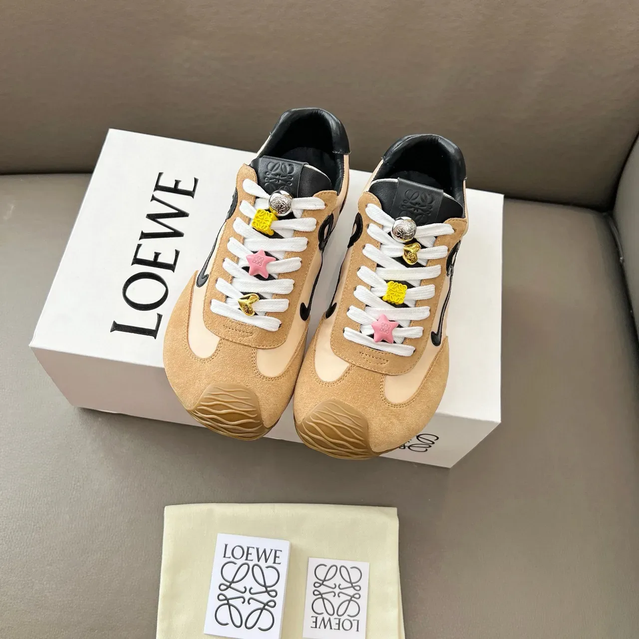 Loewe Flow Runner Beige Black Anagram Logo Sneakers style de vie 6