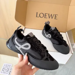 Loeve Flow Runner Black and Gray Anagram حذاء أسلوب الحياة