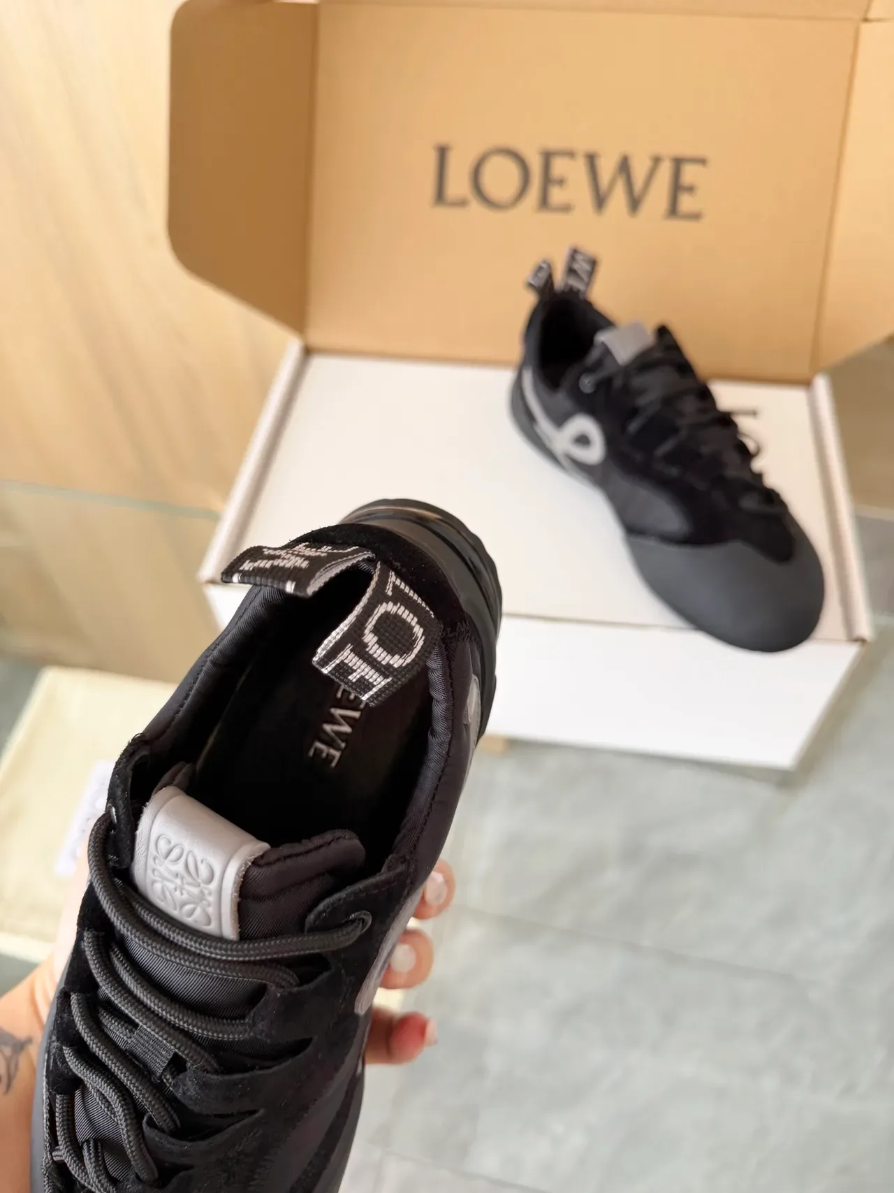 Loeve Flow Runner Black and Gray Anagram chaussures lifestyle 4