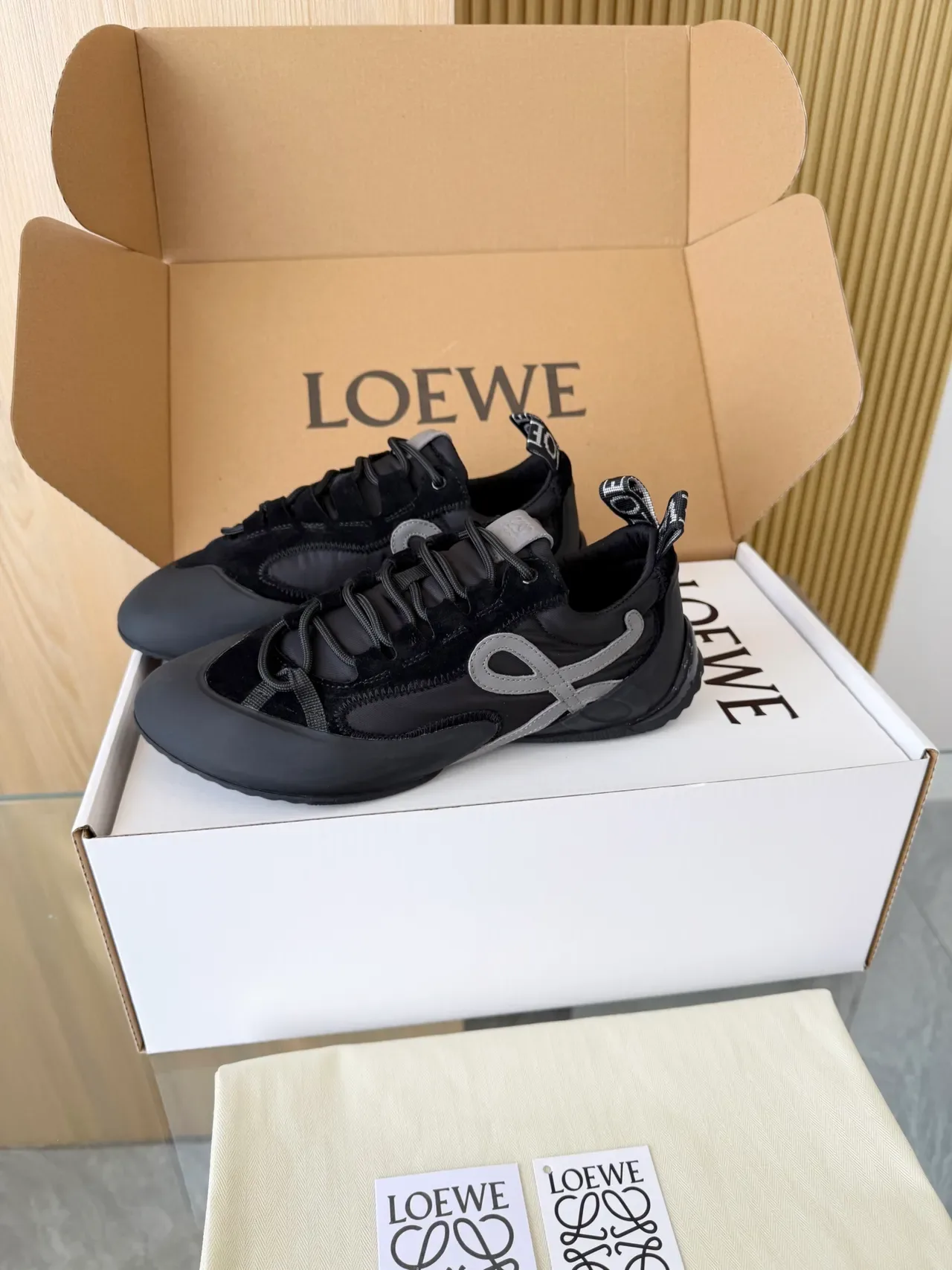 Loeve Flow Runner Black and Gray Anagram chaussures lifestyle 5