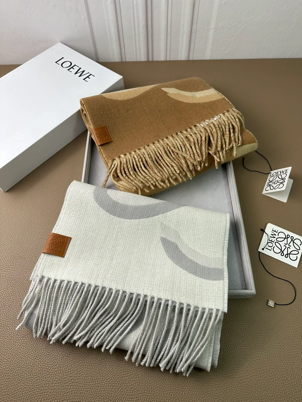 Loewe Rayure géométrique Beige et Marron Écharpe en cachemire 3