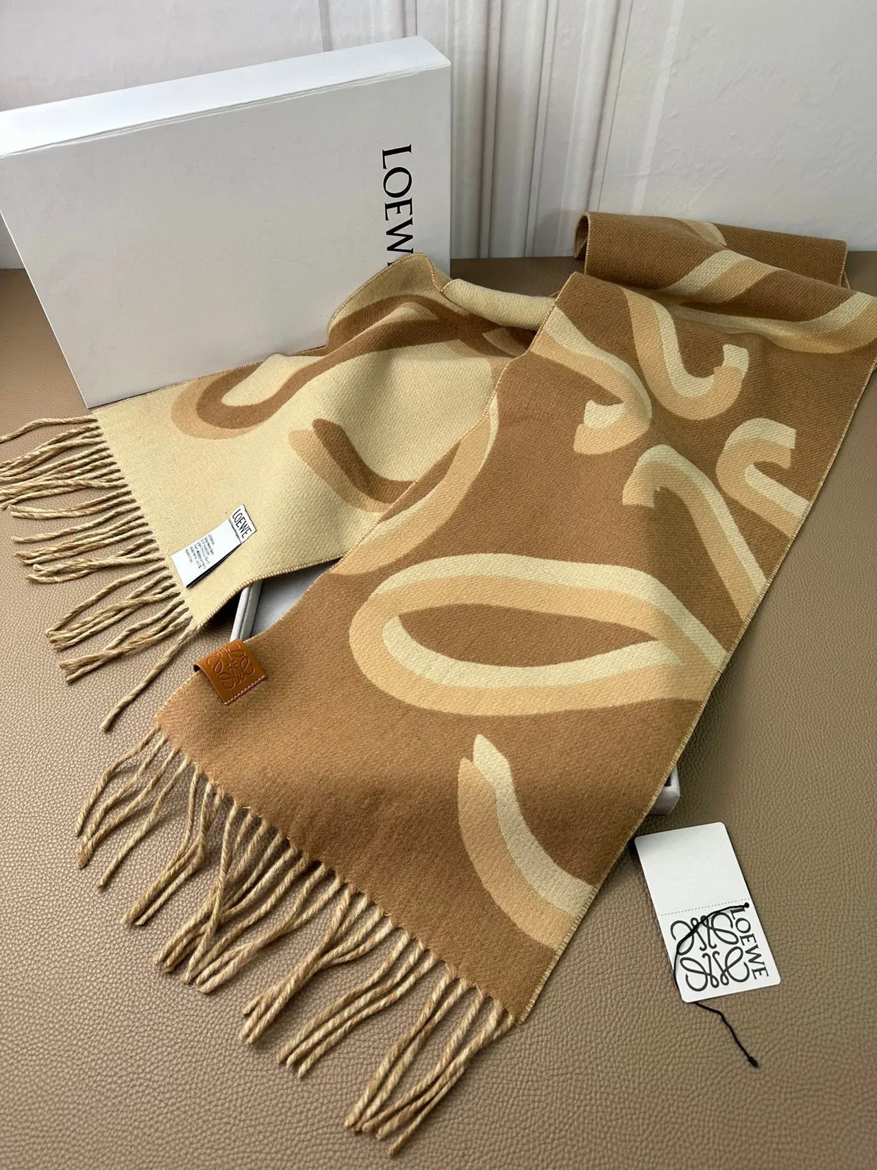 Loewe Rayure géométrique Beige et Marron Écharpe en cachemire 6