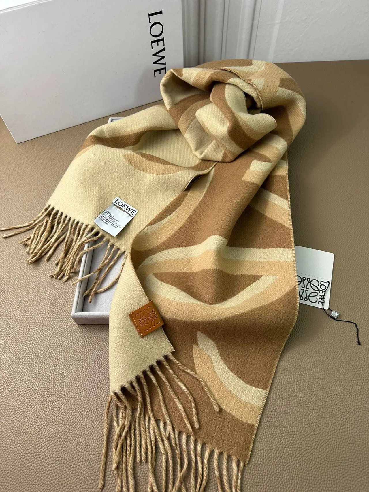 Loewe Rayure géométrique Beige et Marron Écharpe en cachemire 9