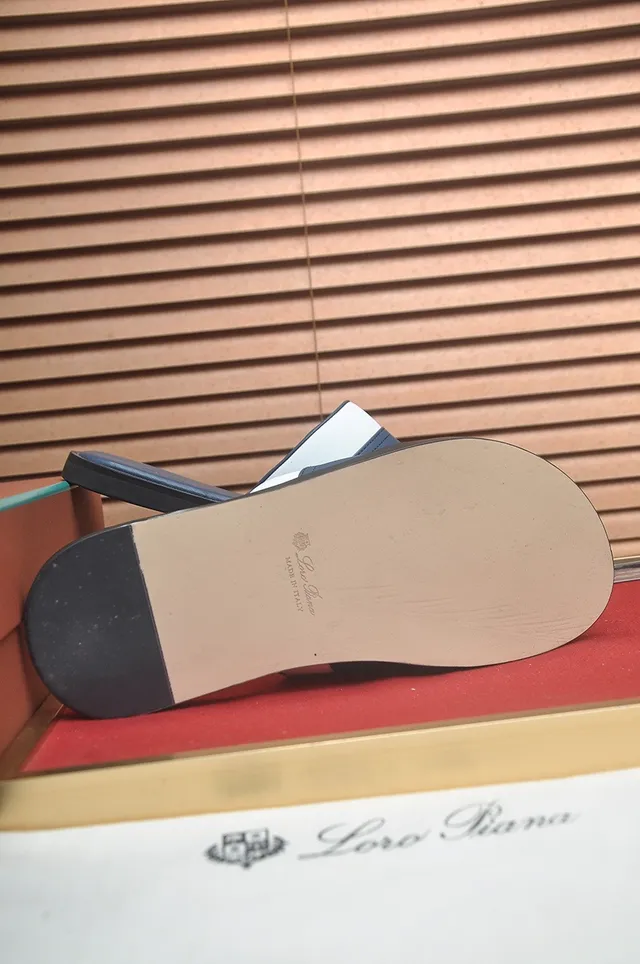 Loro Piana Navy et Blanc Chaussons en Cuir à Glisser 8