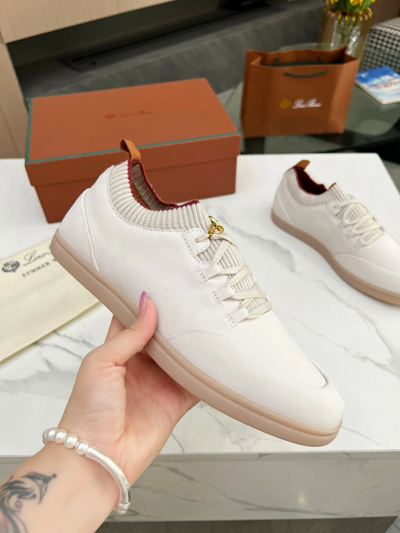 Loro Piana Chaussures Casuales en Daim à Col Tricoté Blanc 2