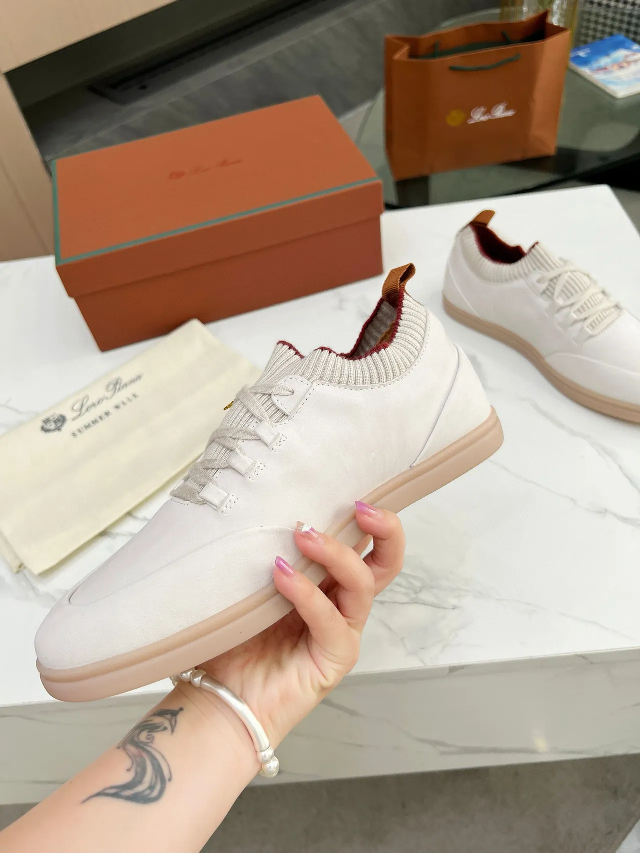 Loro Piana Chaussures Casuales en Daim à Col Tricoté Blanc 3