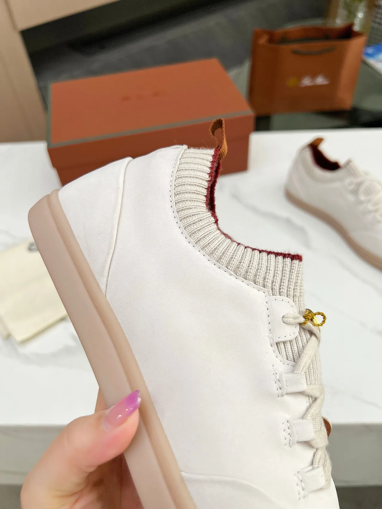 Loro Piana Chaussures Casuales en Daim à Col Tricoté Blanc 7