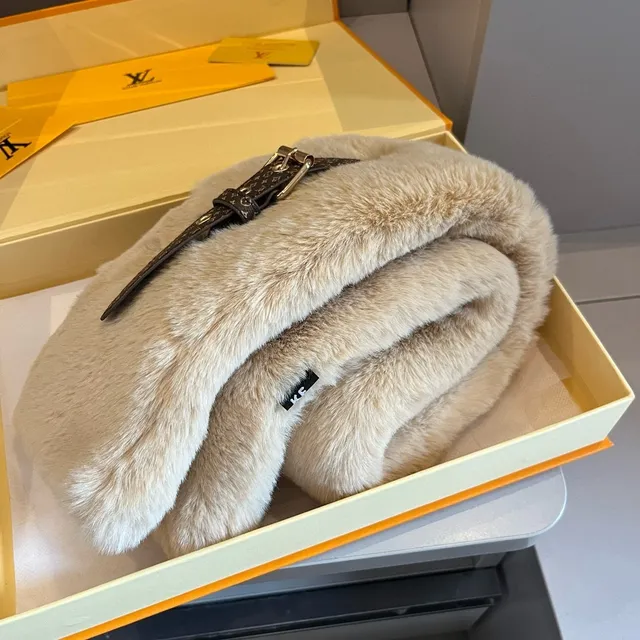 Louis Vuitton cachecol bege marrom pele artificial monograma alça 3
