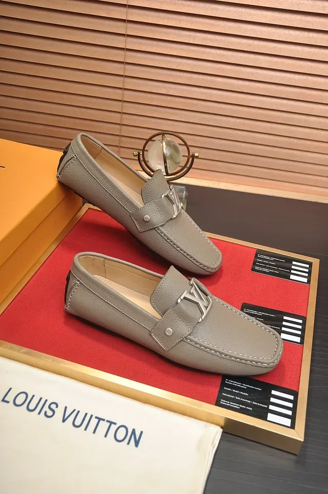 Louis Vuitton বেইজ লাল চামড়া লোফার LV বাকেল ডিটেল লোফার 4