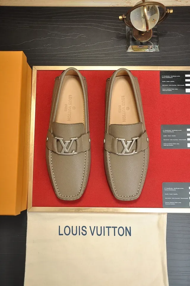 Louis Vuitton বেইজ লাল চামড়া লোফার LV বাকেল ডিটেল লোফার 5