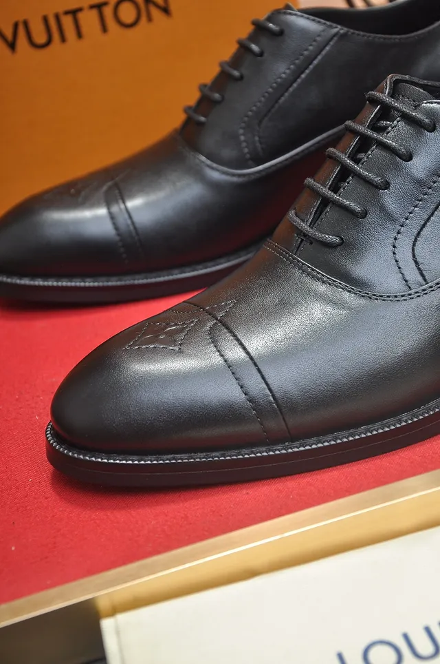 Louis Vuitton Sapatos Oxford Brogue de Biqueira Preta 2