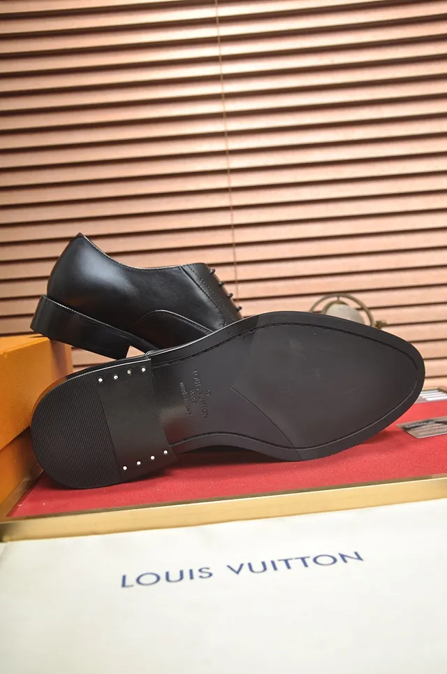 Louis Vuitton Sapatos Oxford Brogue de Biqueira Preta 3