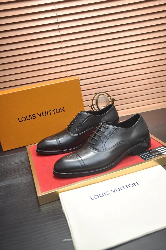 Louis Vuitton Sapatos Oxford Brogue de Biqueira Preta 4