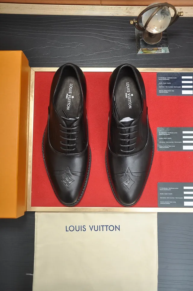 Louis Vuitton Sapatos Oxford Brogue de Biqueira Preta 5