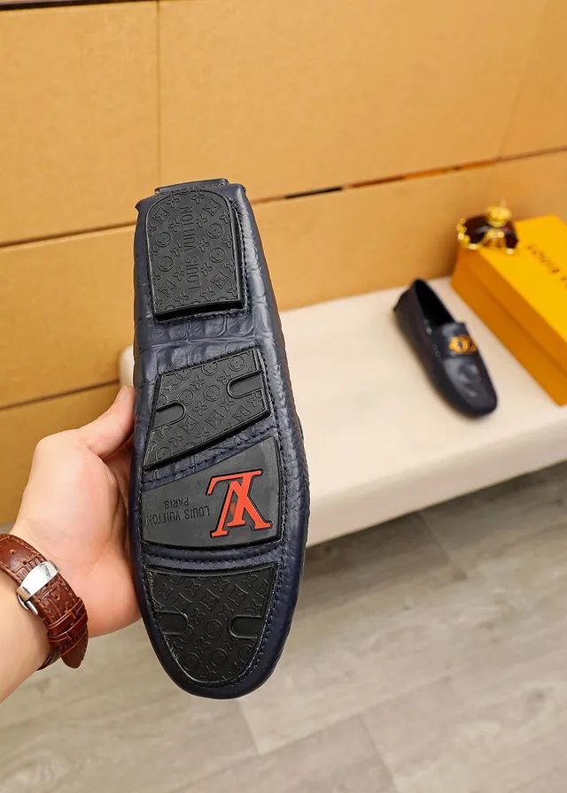 Louis Vuitton Black Gold Crocodile-Embossed Leather Lion-Buckle Hardware Loafer 2