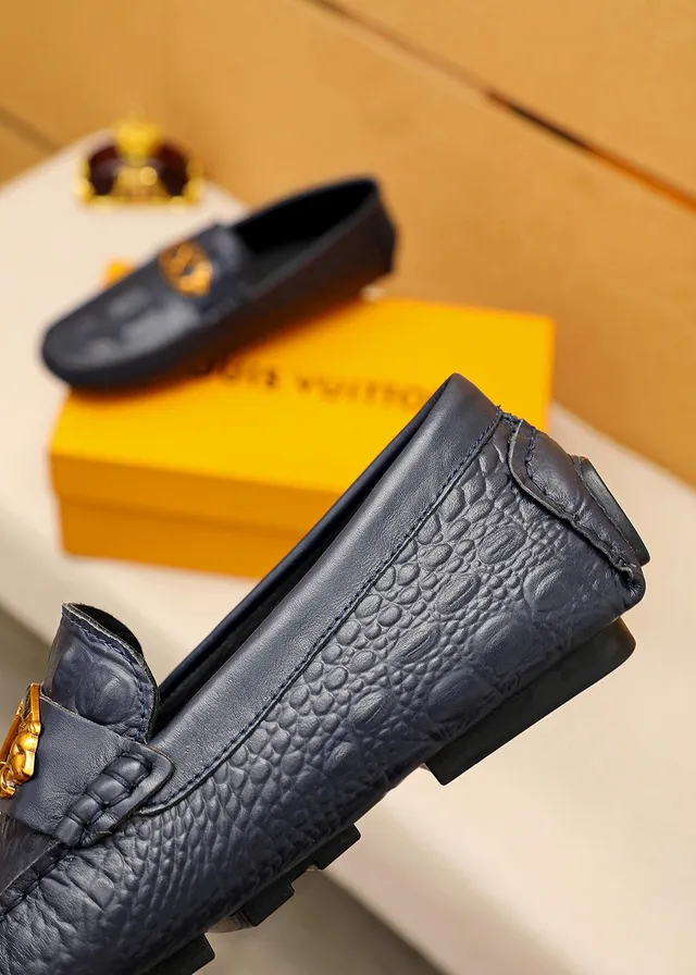 Louis Vuitton Black Gold Crocodile-Embossed Leather Lion-Buckle Hardware Loafer 3