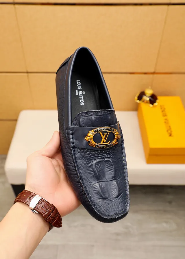 Louis Vuitton Black Gold Crocodile-Embossed Leather Lion-Buckle Hardware Loafer 7