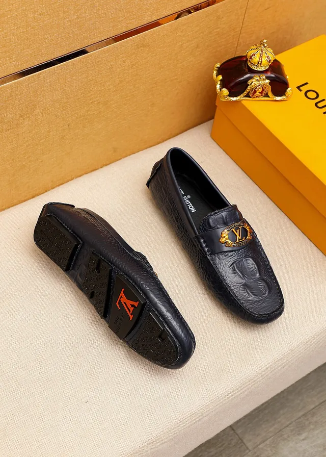 Louis Vuitton Black Gold Crocodile-Embossed Leather Lion-Buckle Hardware Loafer 9
