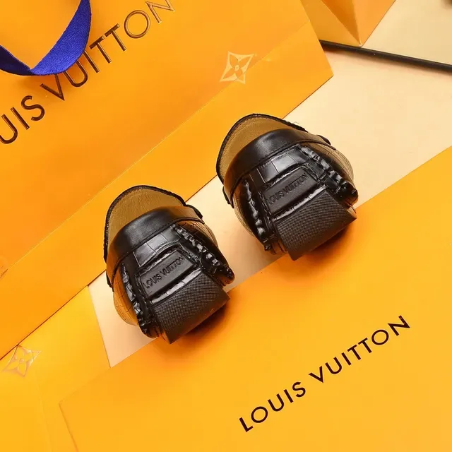 Louis Vuitton Mocasín Negro Oro Cuero Crocodilo Embossado Metal LV Bloqueo Twist-Lock Hardware 2