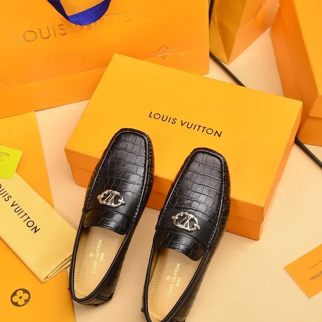 Louis Vuitton Mocasín Negro Oro Cuero Crocodilo Embossado Metal LV Bloqueo Twist-Lock Hardware 3