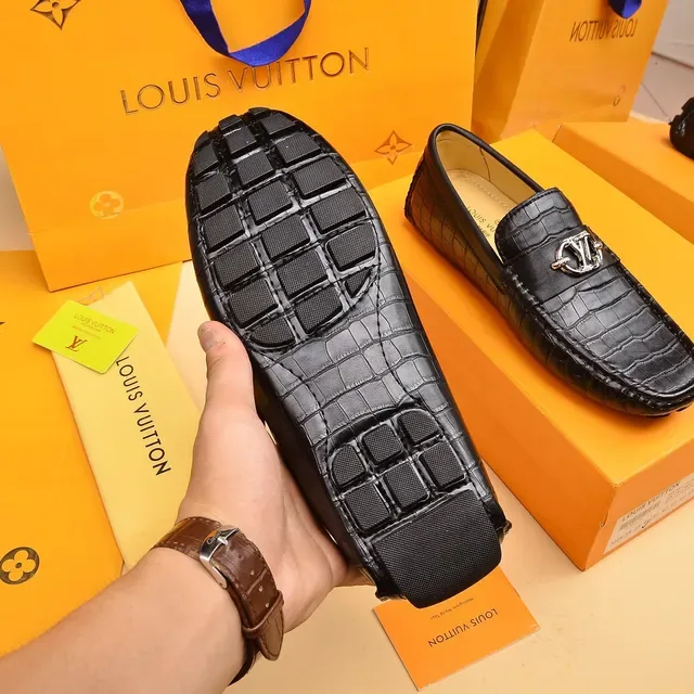 Louis Vuitton Mocasín Negro Oro Cuero Crocodilo Embossado Metal LV Bloqueo Twist-Lock Hardware 4
