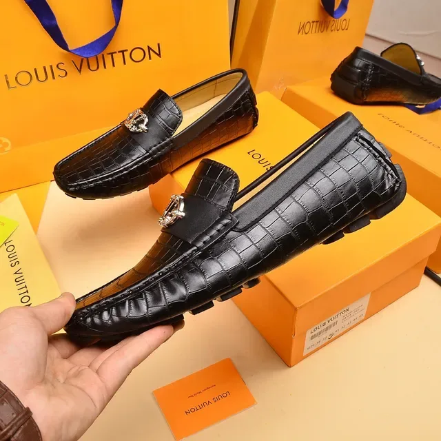 Louis Vuitton Mocasín Negro Oro Cuero Crocodilo Embossado Metal LV Bloqueo Twist-Lock Hardware 7
