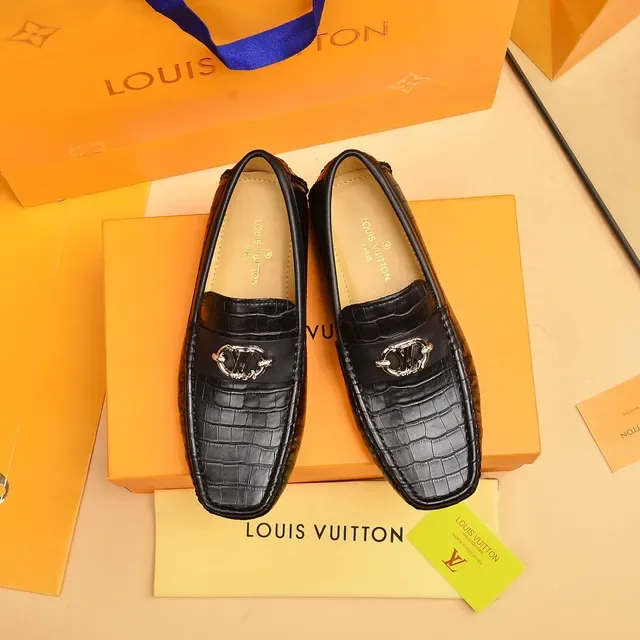 Louis Vuitton Mocasín Negro Oro Cuero Crocodilo Embossado Metal LV Bloqueo Twist-Lock Hardware 9