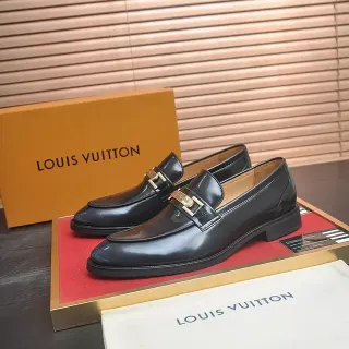 Louis Vuitton काला गोल्ड ग्लॉसी पैटेंट लेदर हॉर्सबिट बकल लोअफर
