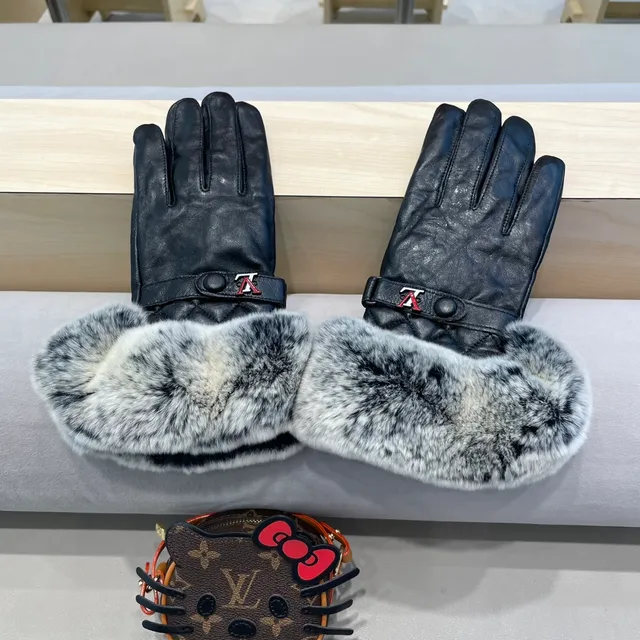 Louis Vuitton Black Gray Quilted Faux Fur Cuff Leather Gloves 5