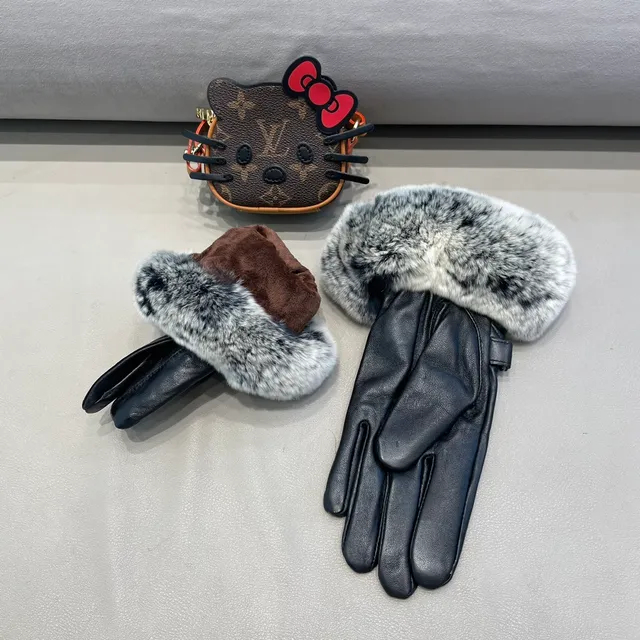 Louis Vuitton Black Gray Quilted Faux Fur Cuff Leather Gloves 7