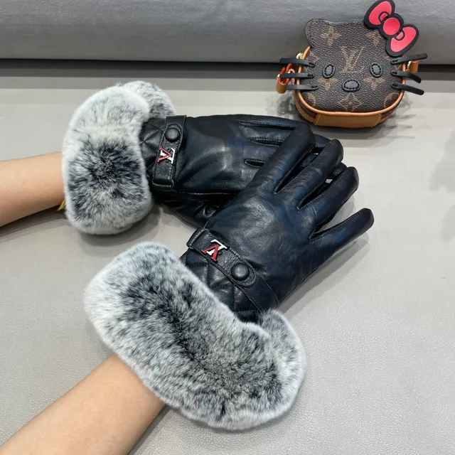 Louis Vuitton Black Gray Quilted Faux Fur Cuff Leather Gloves 8