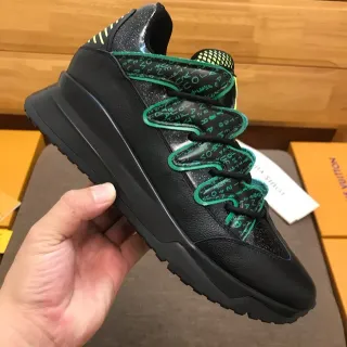 Louis Vuitton Tênis Chunky Pretos e Verdes com Solado de Plataforma e Superior com Monograma Impresso