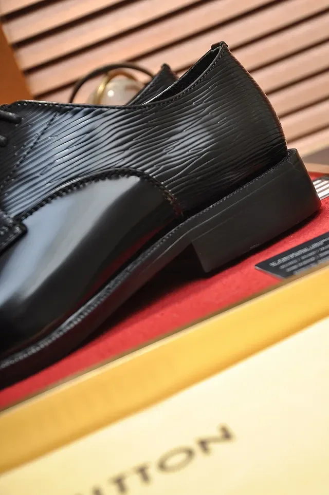 Louis Vuitton أحذية أكسفورد أسود جلد أباتشي عالي اللمعان مع أنماط جلد أنقلوس الملون 2