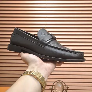 Louis Vuitton 黑色皮革印花压纹带乐福鞋