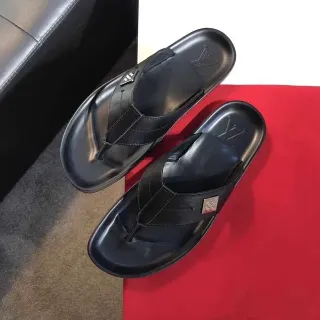 Louis Vuitton Pantuflas de Cuero Negro Monogram