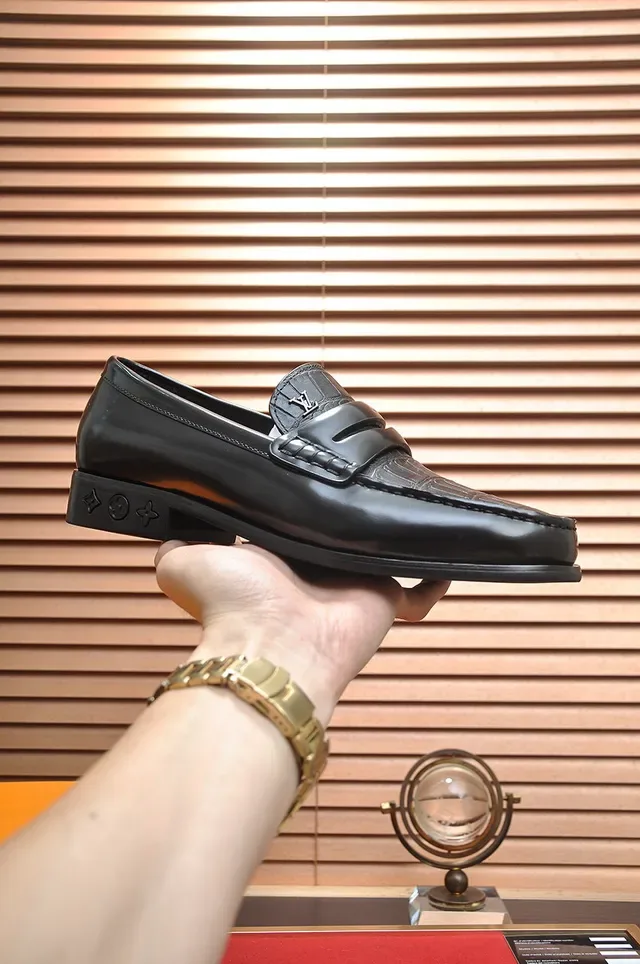 Louis Vuitton Black Penny Crocodile-Embossed Leather Loafer 7