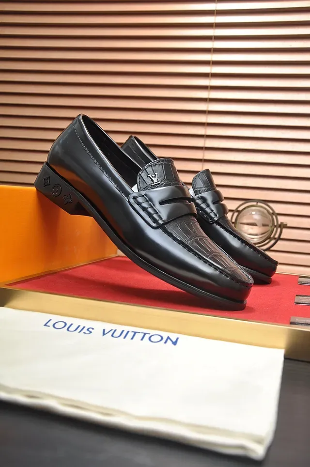 Louis Vuitton Black Penny Crocodile-Embossed Leather Loafer 9