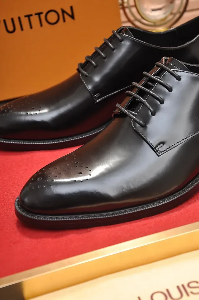 Louis Vuitton Preto Couro Polido Brogue Cap-Toe 2