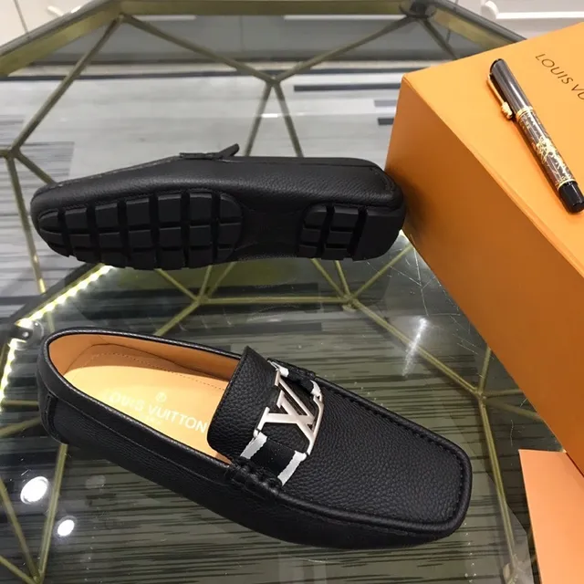 Louis Vuitton Mocasin Cuero Granulado Negro Plateado Hebilla Metal LV 2