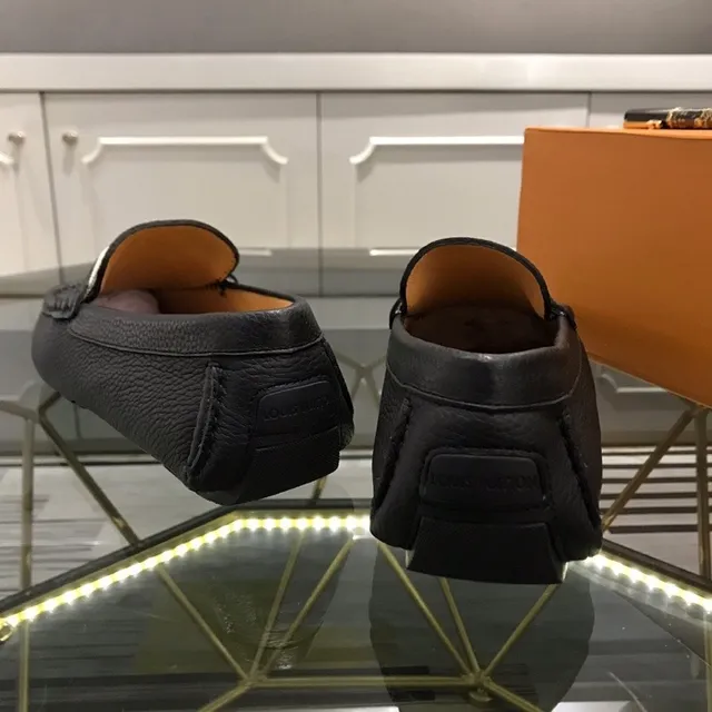 Louis Vuitton Mocasin Cuero Granulado Negro Plateado Hebilla Metal LV 3