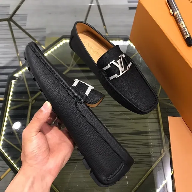 Louis Vuitton Mocasin Cuero Granulado Negro Plateado Hebilla Metal LV 4