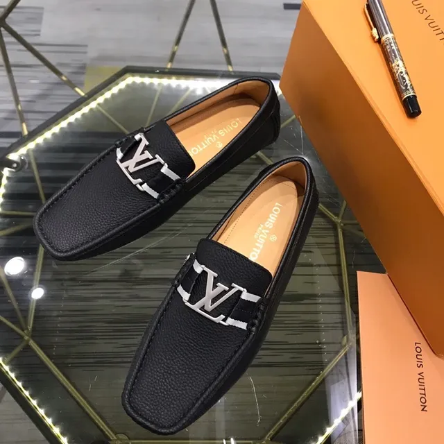 Louis Vuitton Mocasin Cuero Granulado Negro Plateado Hebilla Metal LV 7