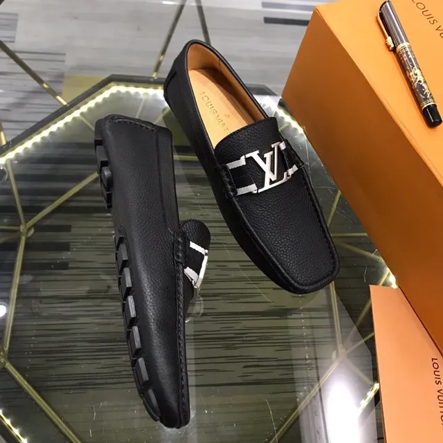 Louis Vuitton Mocasin Cuero Granulado Negro Plateado Hebilla Metal LV 8
