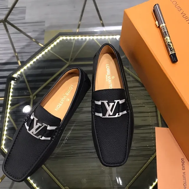 Louis Vuitton Mocasin Cuero Granulado Negro Plateado Hebilla Metal LV 9